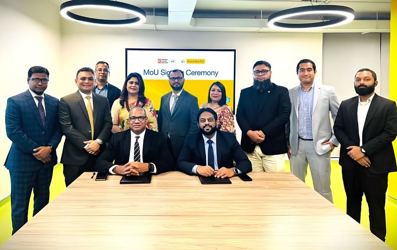 Universal College Bangladesh (UCB) has penned a partnership with Eastern Bank PLC (EBL) to provide exciting career prospects to UCB students.